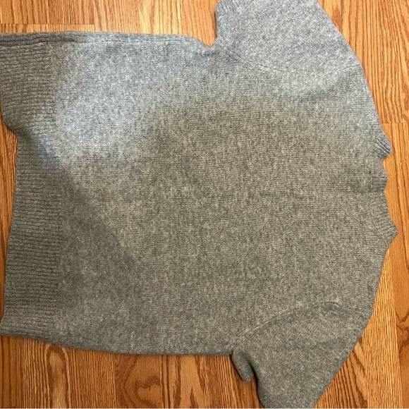 Gray short sleeve sweater, large, women, Abercrombie - Picture 3 of 5